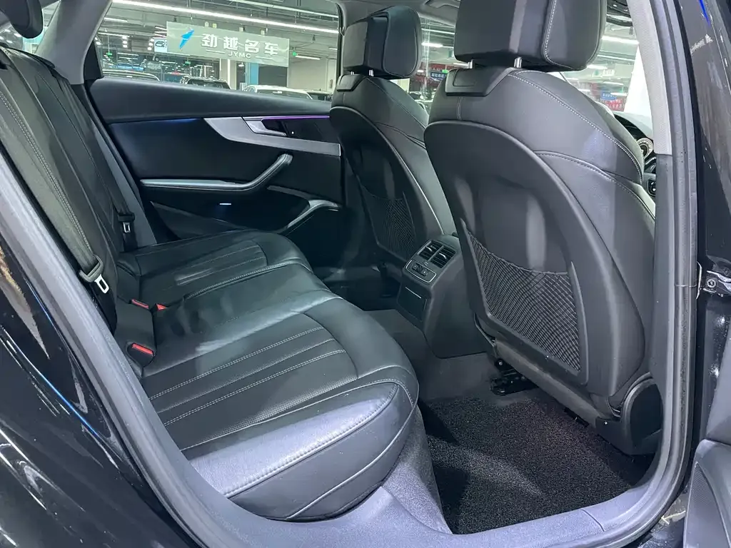 Audi A4L 2022 из CN, фото 7