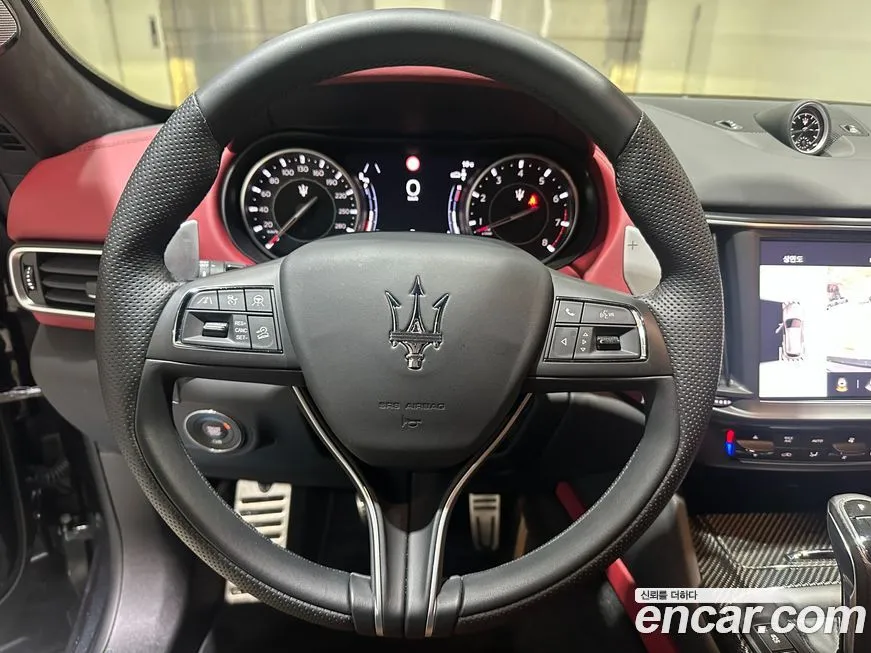 Maserati Levante — фото 10