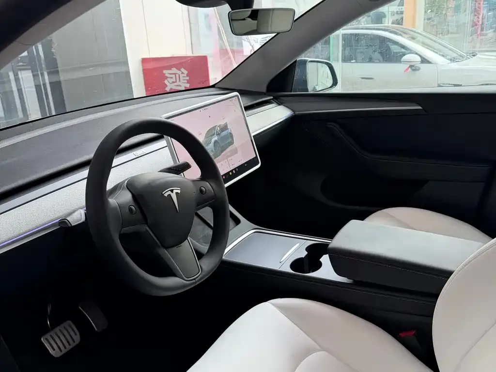 Tesla Model Y — фото 4