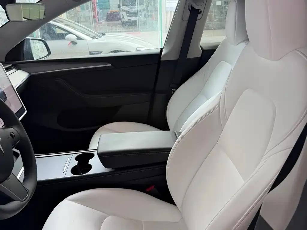 Tesla Model Y — фото 2