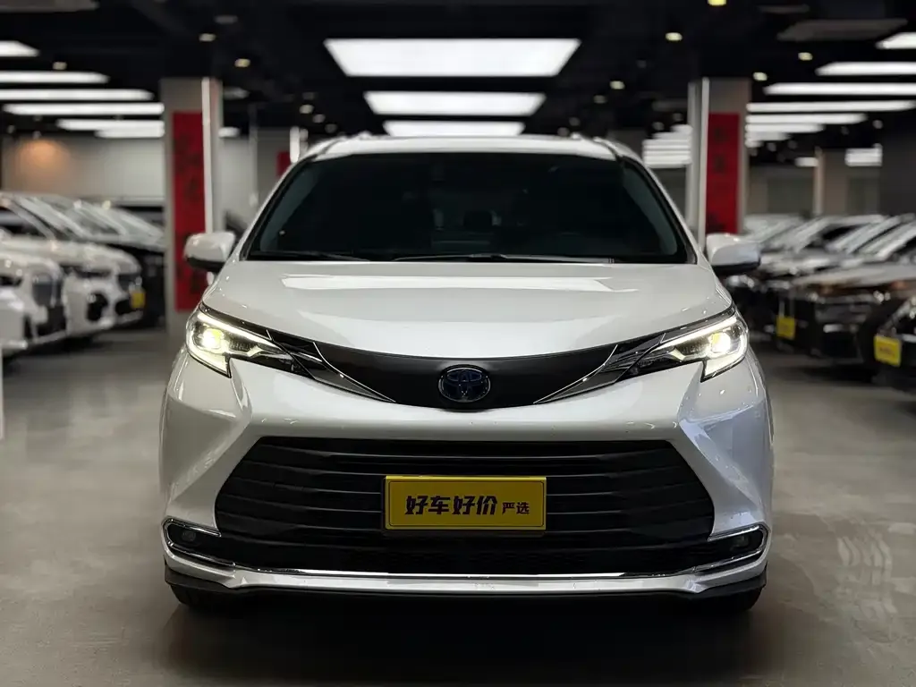 Toyota Sienna — фото 3