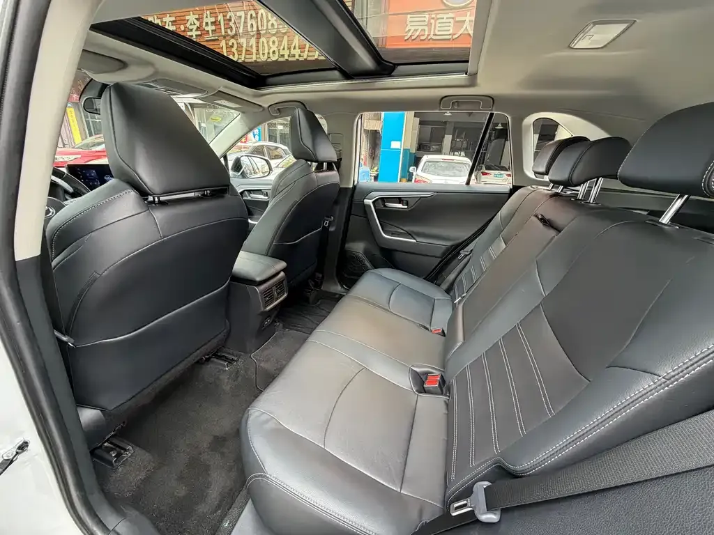 Toyota Wildlander 2023 из CN, фото 4