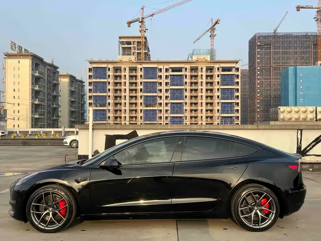 Tesla Model 3 — фото 10