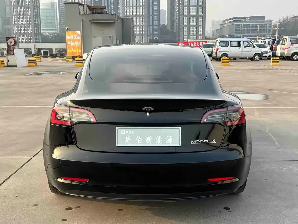 Tesla Model 3 — фото 9