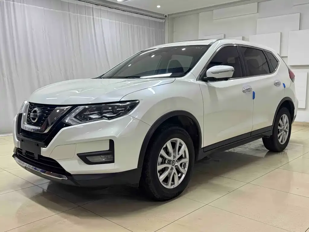 Nissan X-Trail — фото 1