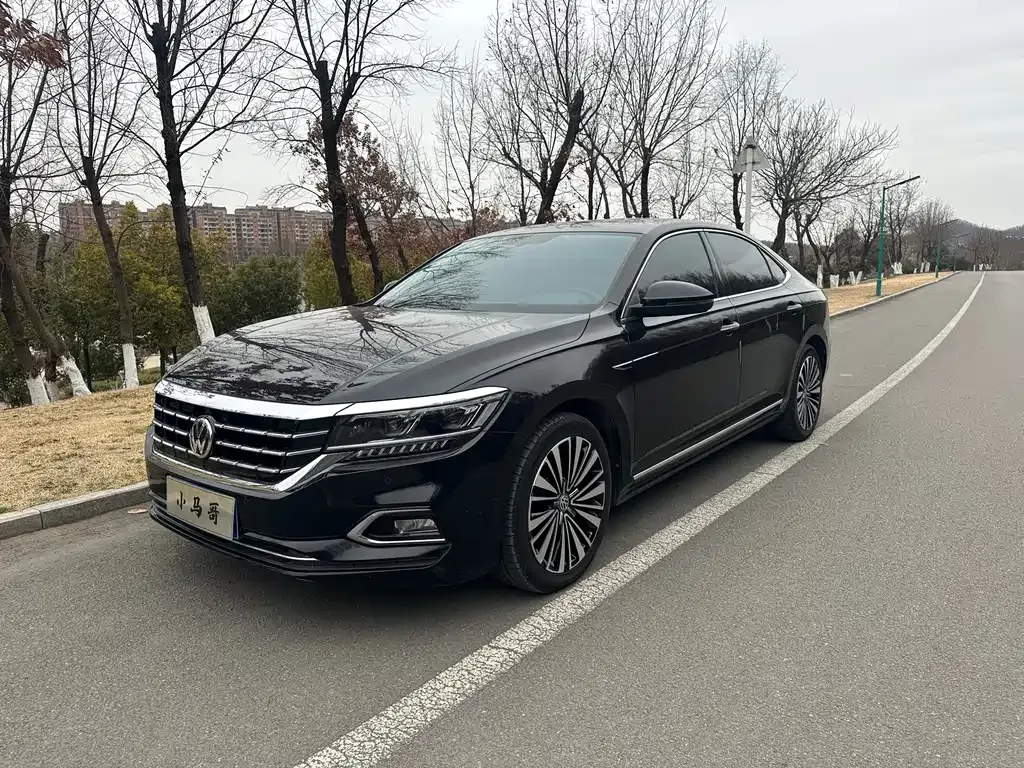 Volkswagen Passat — фото 1