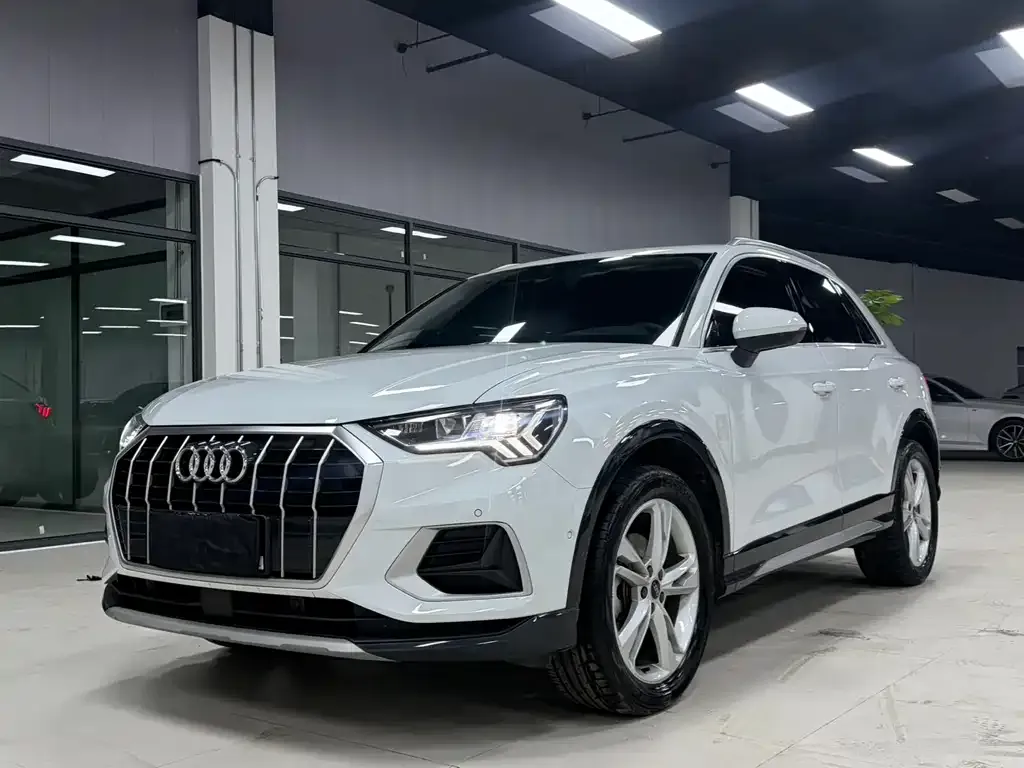 Audi Q3 — фото 1