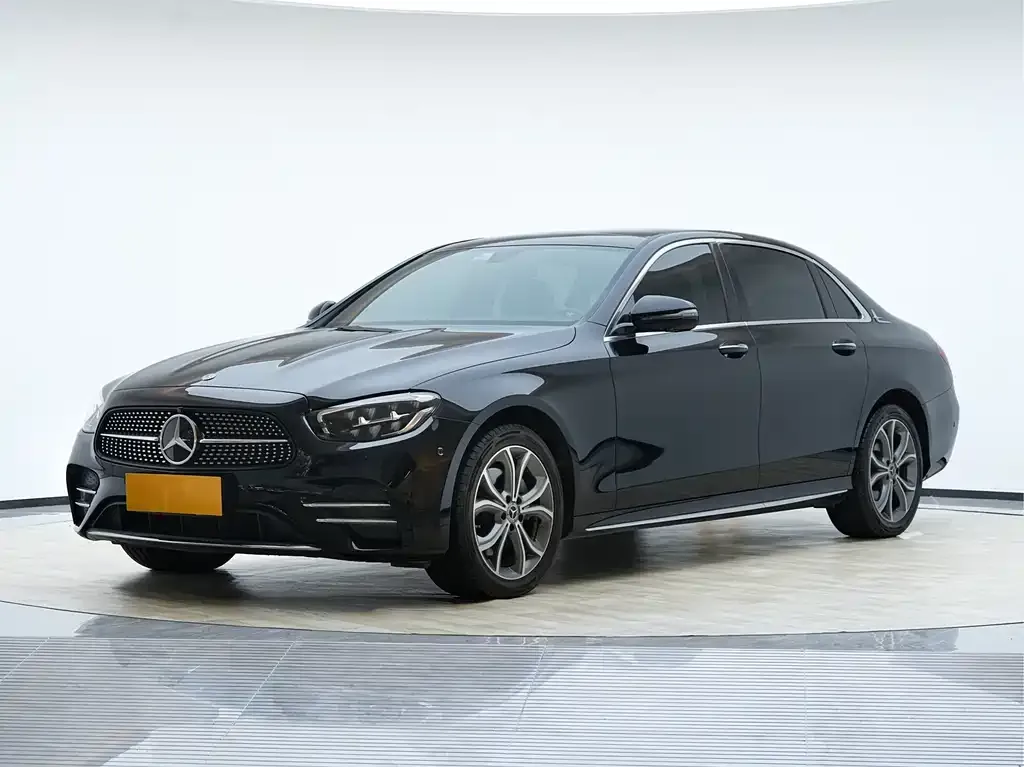 Mercedes-Benz E-Class — фото 1