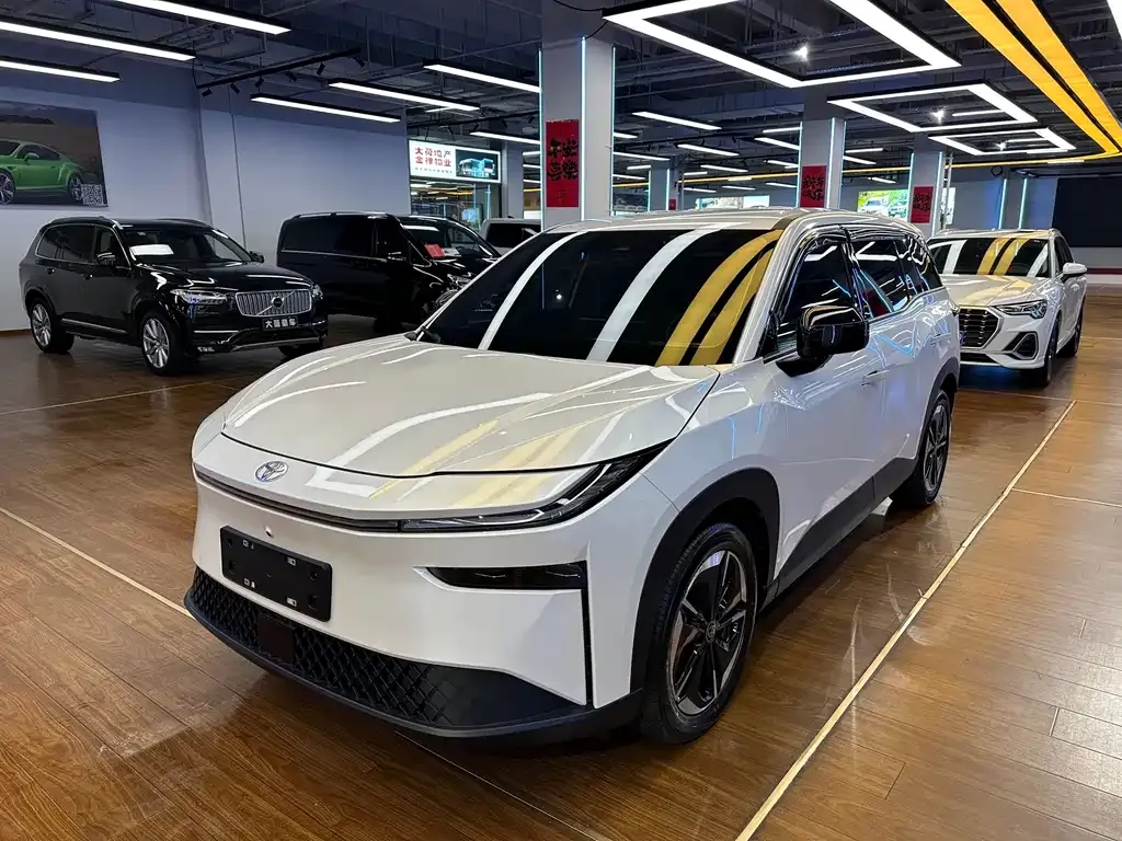 Toyota Platinum 3X 2025 из CN, фото 9