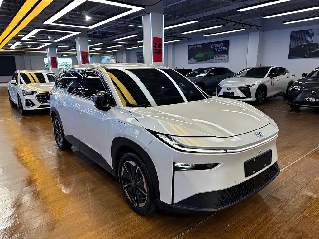 Toyota Platinum 3X 2025 из CN, фото 10