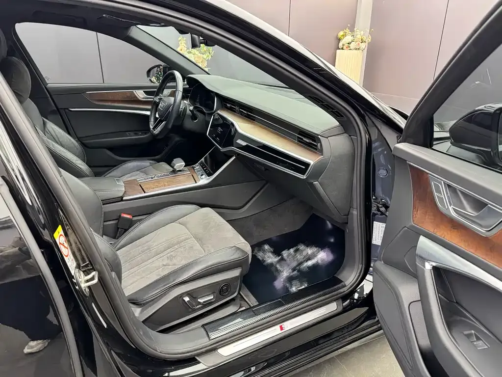 Audi A6L 2022 из CN, фото 9