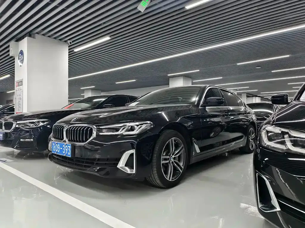 BMW 5 Series — фото 1