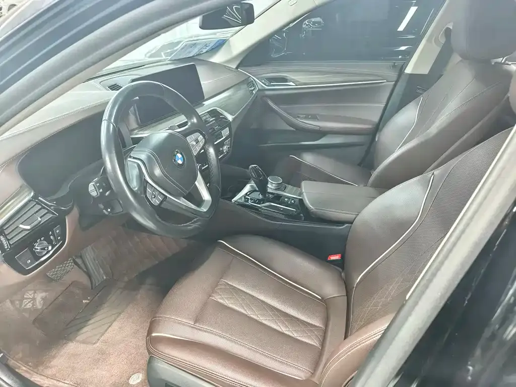 BMW 5 Series — фото 10