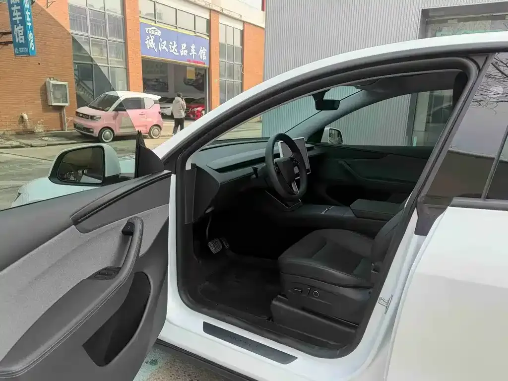 Tesla Model Y — фото 9