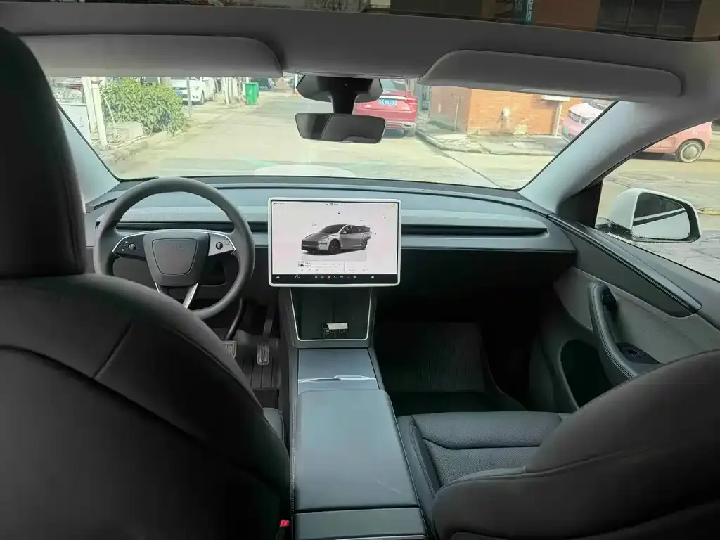 Tesla Model Y — фото 2
