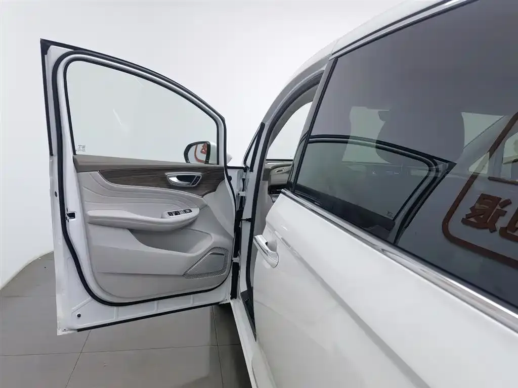 Roewe iMAX8 2023 из CN, фото 5