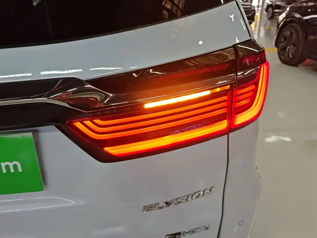 Honda Elysion 2024 из CN, фото 4