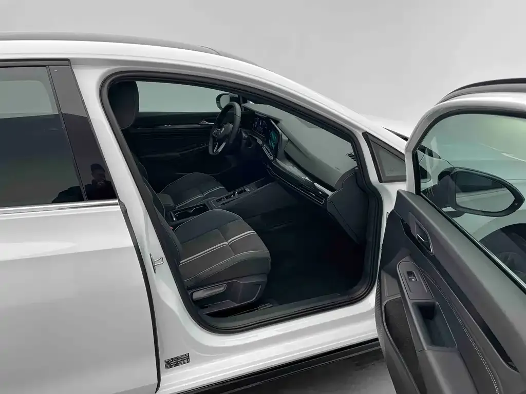 Volkswagen Golf 2023 из CN, фото 6