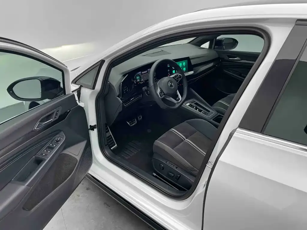 Volkswagen Golf 2023 из CN, фото 7