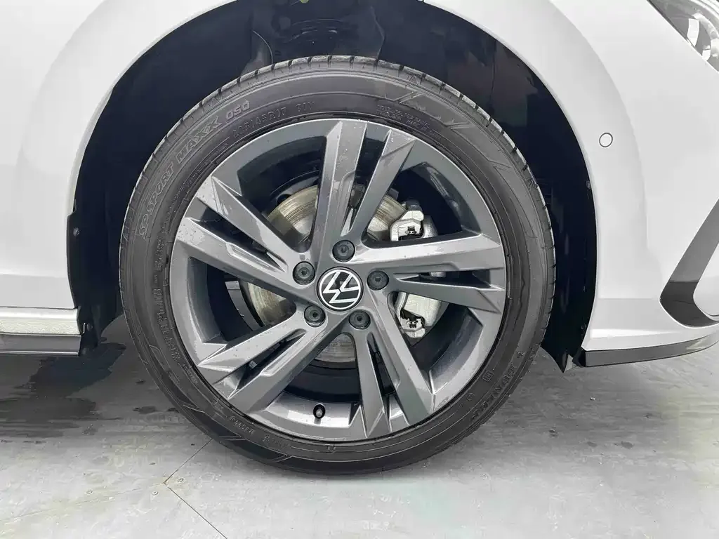 Volkswagen Golf 2023 из CN, фото 9