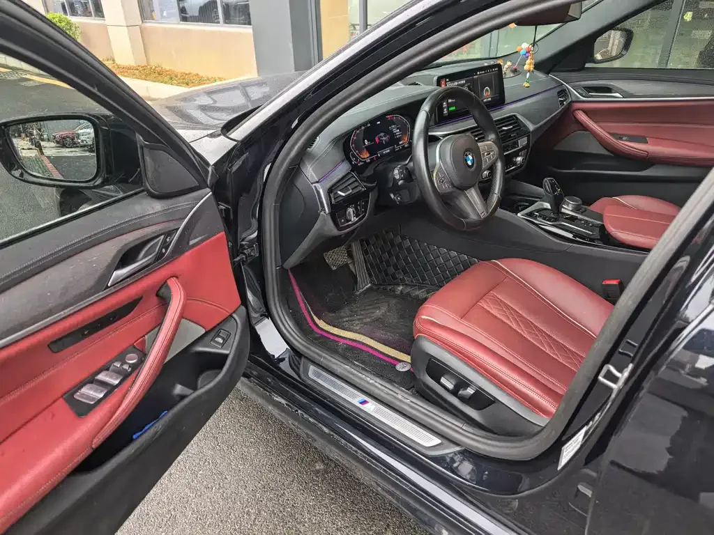 BMW 5 Series 2023 из CN, фото 9