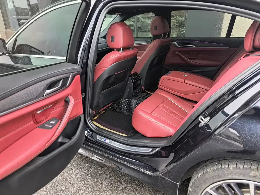 BMW 5 Series 2023 из CN, фото 2