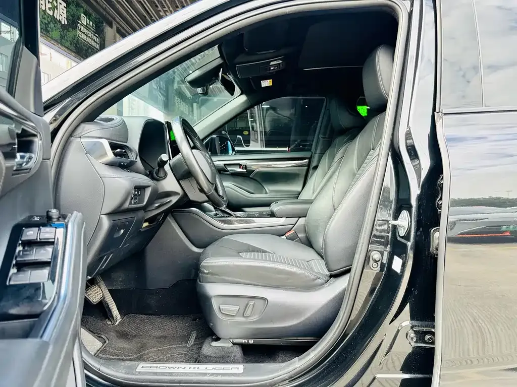 Toyota Crown Kluger 2023 из CN, фото 7