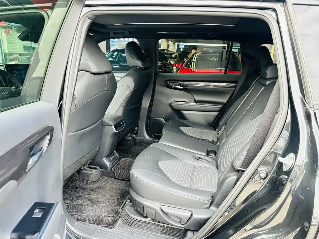 Toyota Crown Kluger 2023 из CN, фото 5