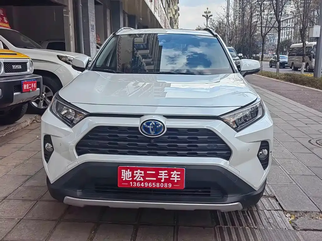 Toyota RAV4 2023 из CN, фото 1