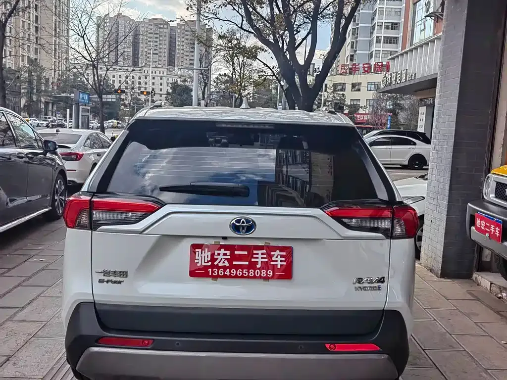 Toyota RAV4 2023 из CN, фото 2