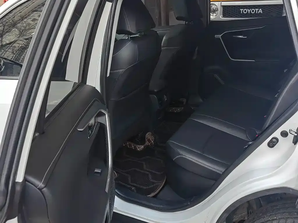Toyota RAV4 2023 из CN, фото 7
