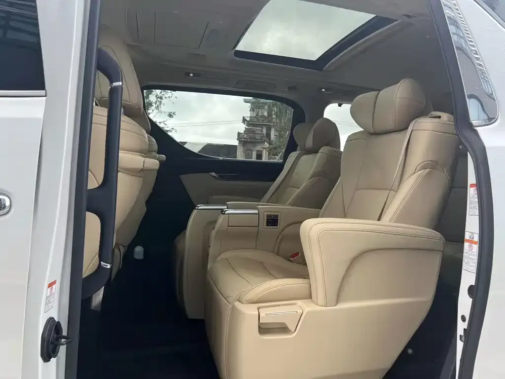 Toyota Alphard 2023 из CN, фото 4