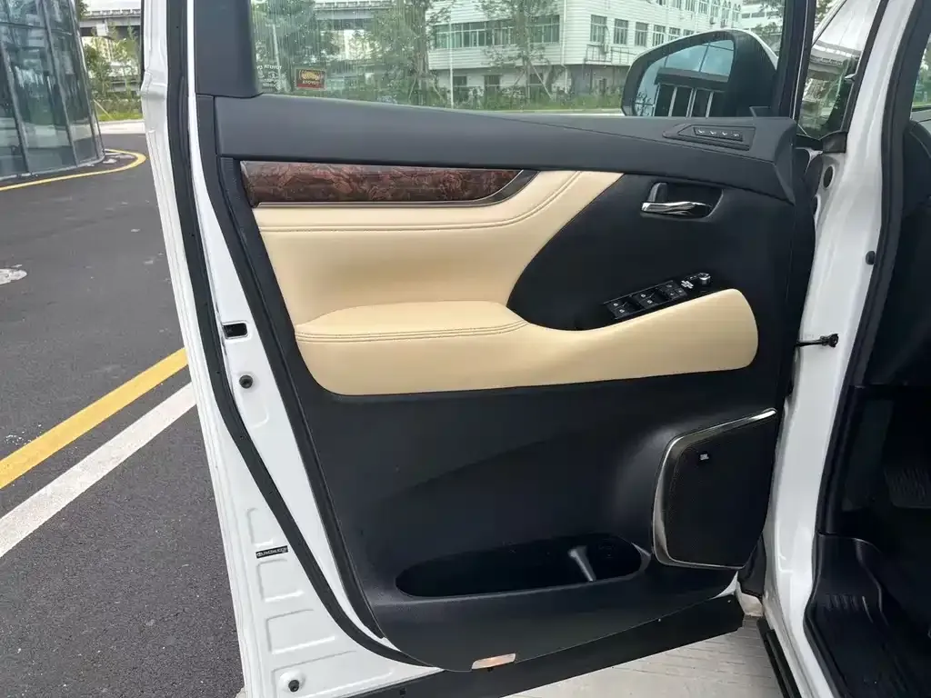 Toyota Alphard 2023 из CN, фото 10