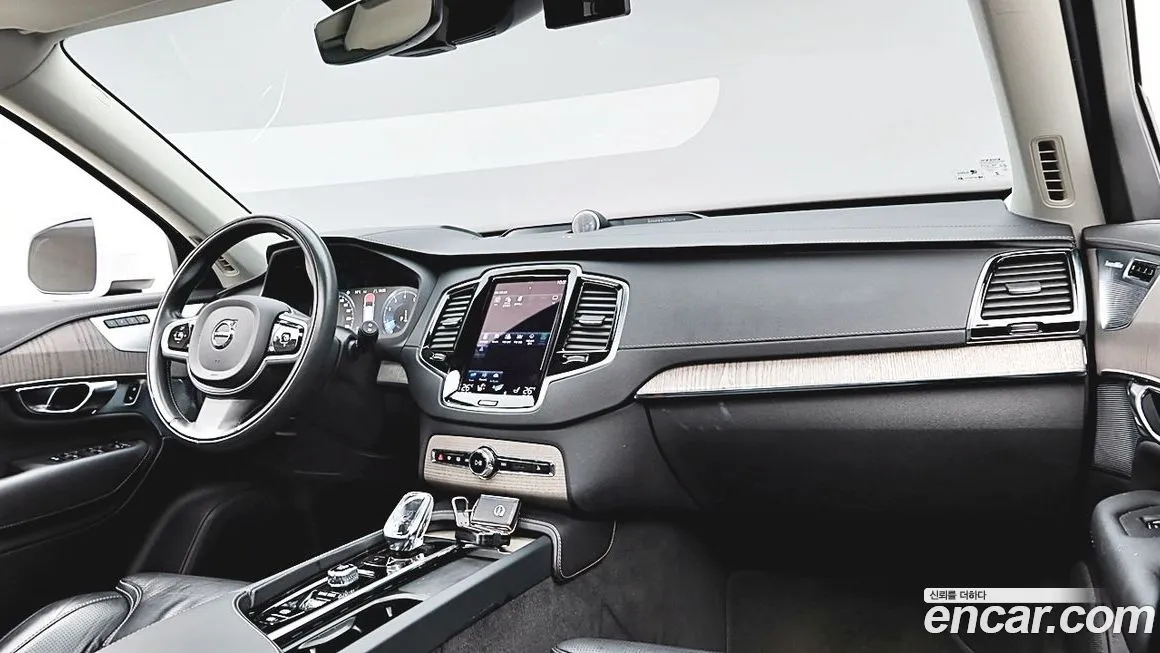 Volvo XC90 — фото 10
