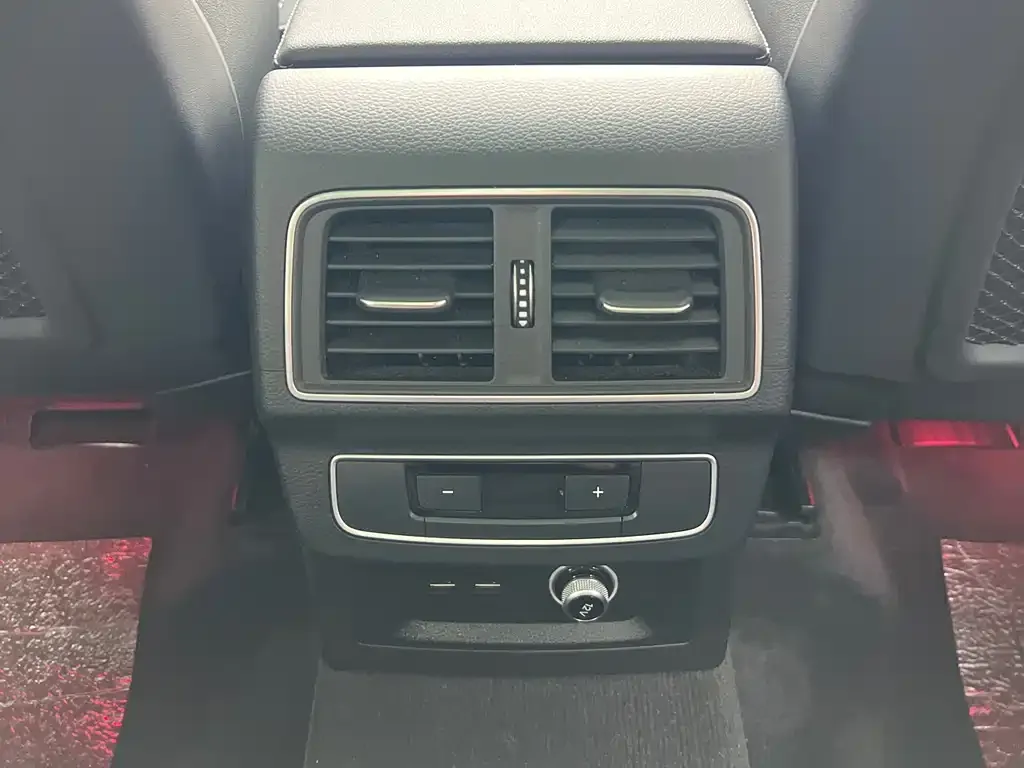 Audi Q5L 2023 из CN, фото 2