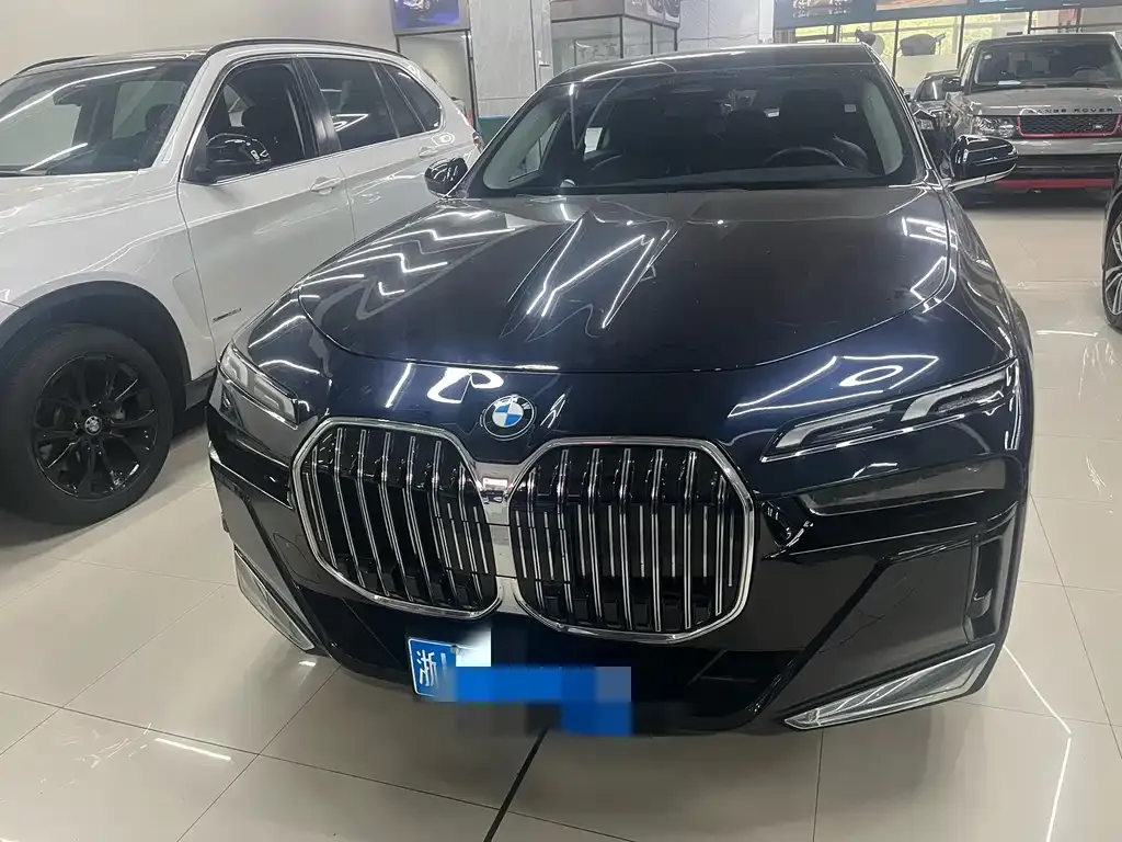 BMW 7 Series 2023 из CN, фото 1