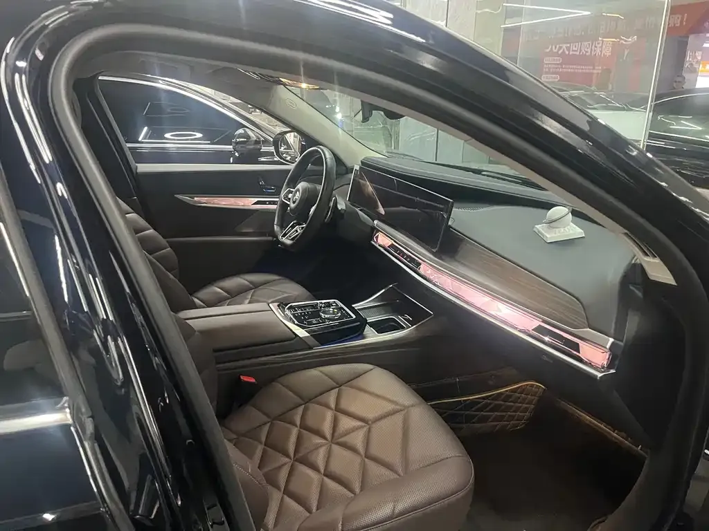 BMW 7 Series 2023 из CN, фото 7
