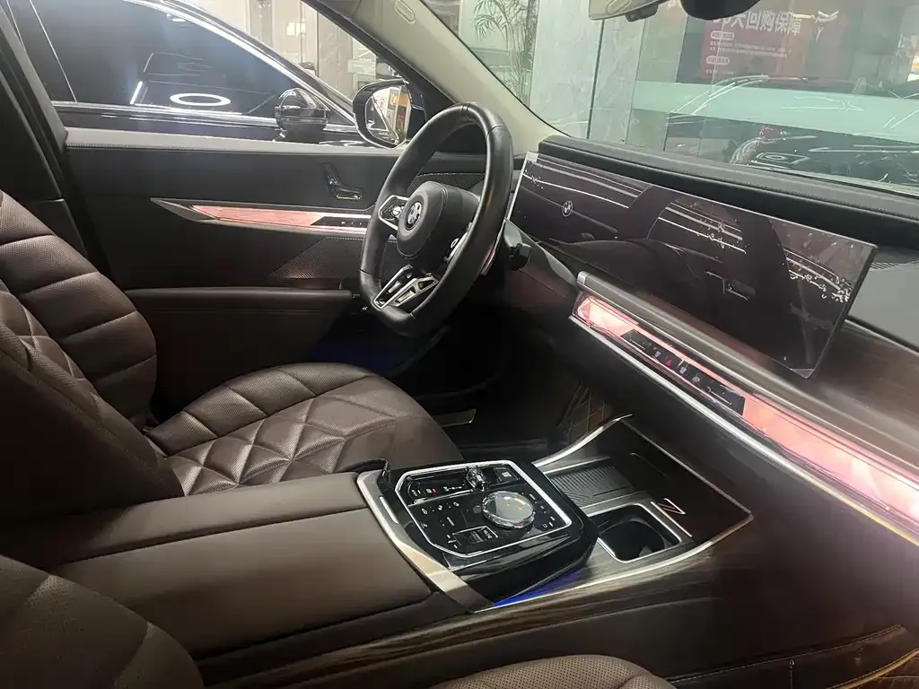 BMW 7 Series 2023 из CN, фото 10