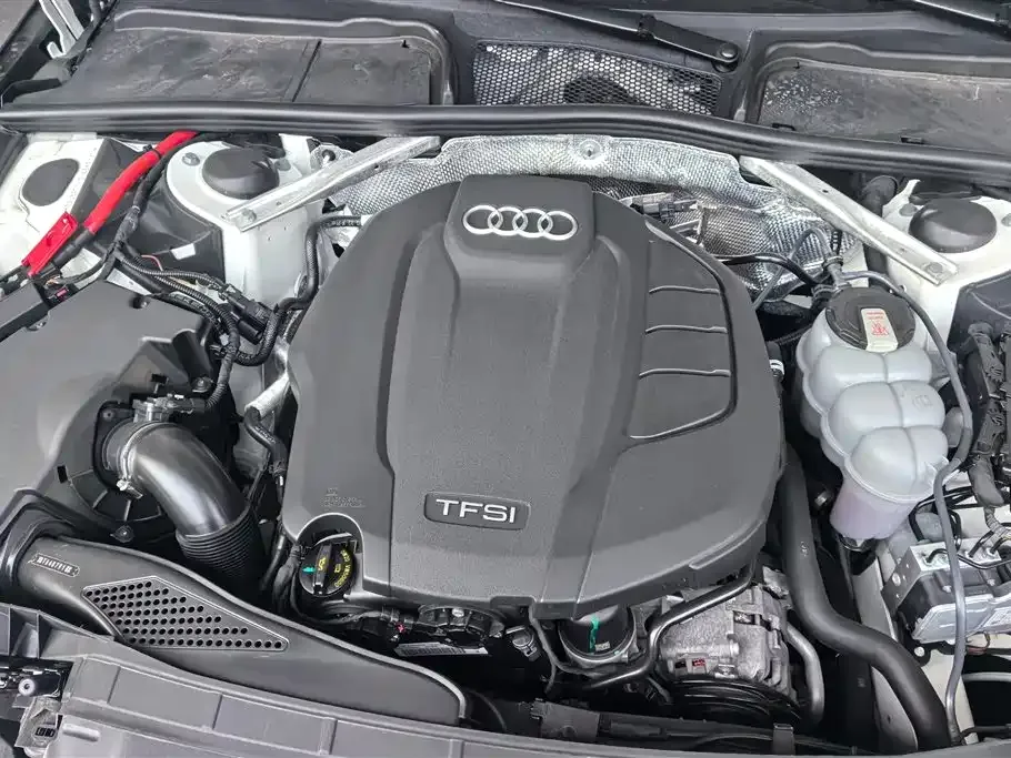 Audi A4L 2022 из CN, фото 9