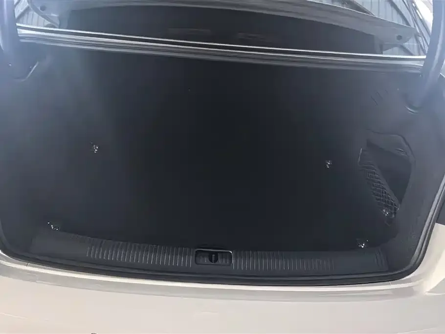 Audi A4L 2022 из CN, фото 5