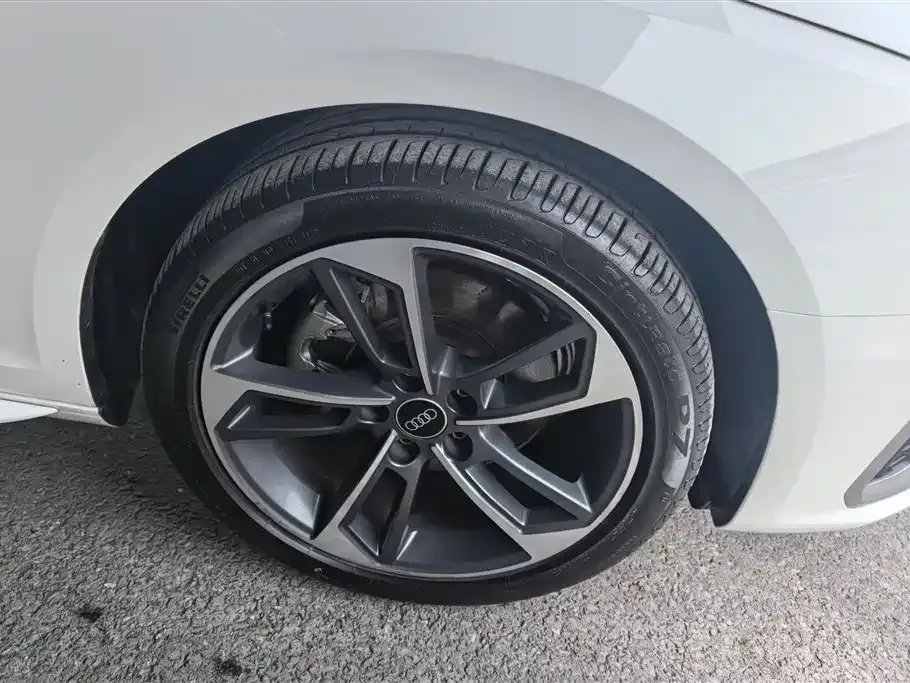 Audi A4L 2022 из CN, фото 7