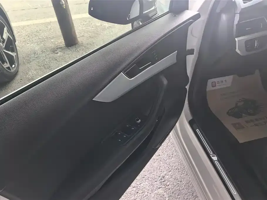 Audi A4L 2022 из CN, фото 6