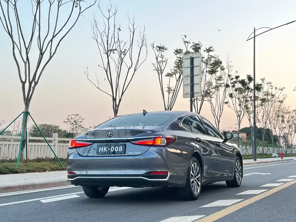 Lexus ES — фото 5
