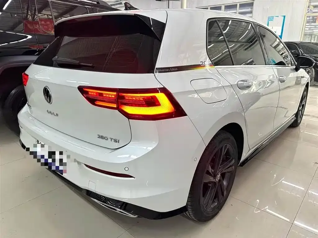 Volkswagen Golf 2024 из CN, фото 8