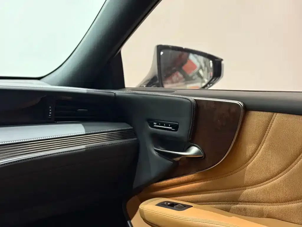 Lexus LS 2022 из CN, фото 3