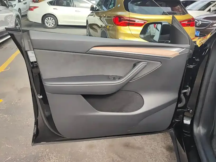 Tesla Model Y 2023 из CN, фото 8