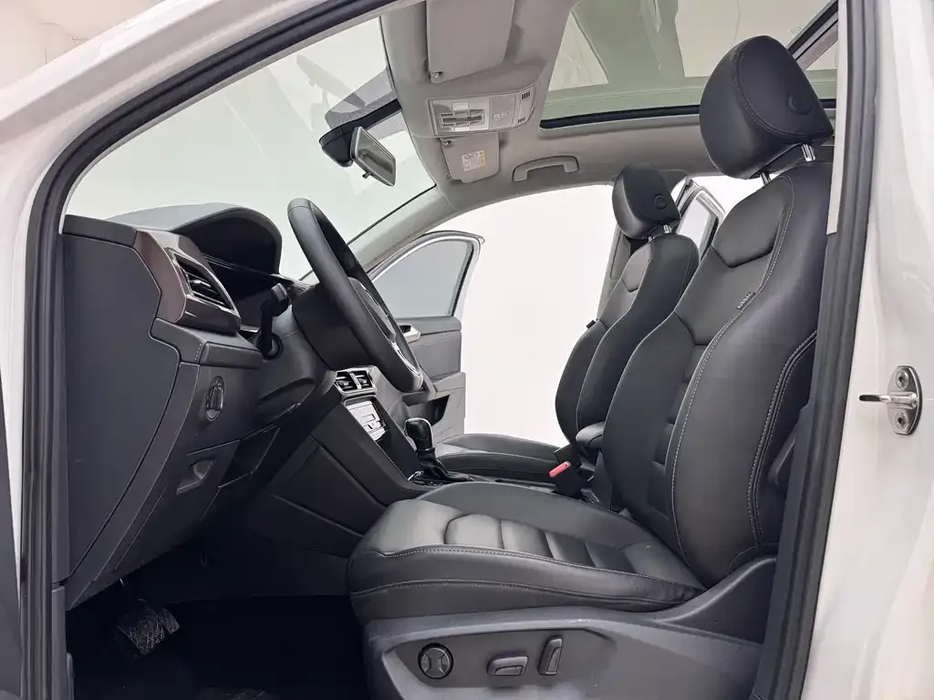 Volkswagen Tharu 2022 из CN, фото 10
