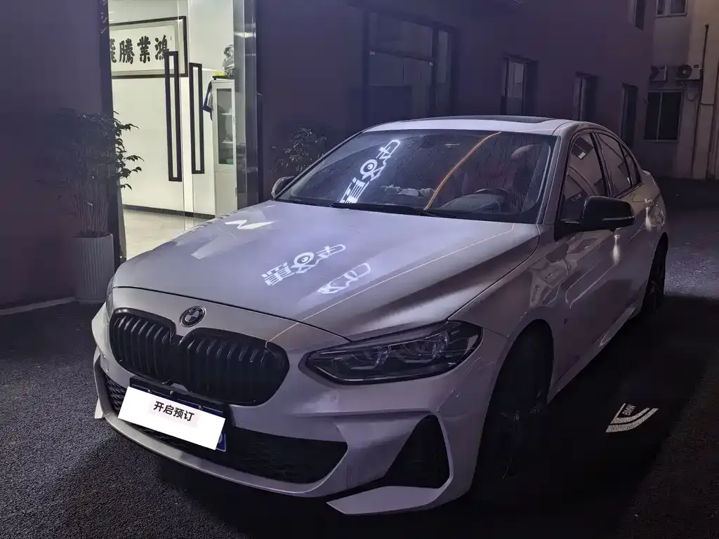 BMW 1 Series 2023 из CN, фото 1