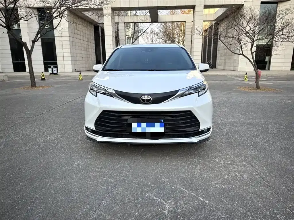 Toyota Sienna — фото 4