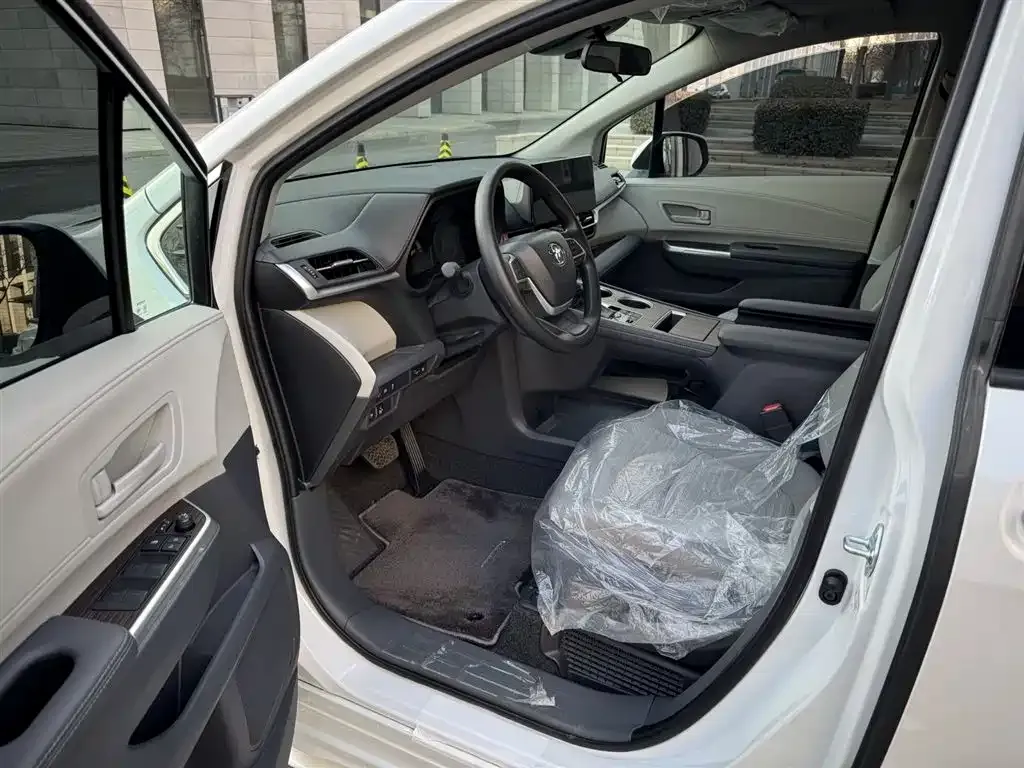 Toyota Sienna — фото 2